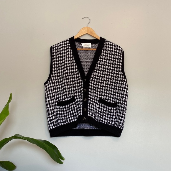 Tradition Classic Jackets & Blazers - Women’s Houndstooth Vintage Knit Vest
